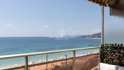 Immaculate 1 bedroom Apartment for sale with panoramic and sea views in Juan les Pins, Provence Alpes Cote d'Azur