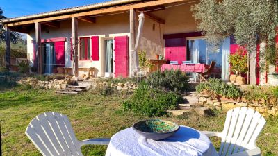 Quiet 4 bedroom Villa for sale with countryside view in Uzes, Occitanie