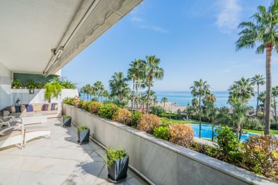 Bright 3 bedroom Penthouse Apartment for sale with sea and panoramic views in Puerto Banus, Andalucia