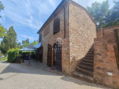 Quiet 2 bedroom House for sale with countryside and panoramic views in Volterra, Tuscany