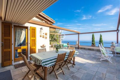 Beautiful 4 bedroom Villa for sale with sea and panoramic views in Cipressa, Liguria