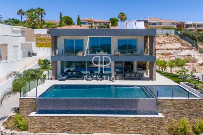 Luxury 4 bedroom Villa for sale with sea view in Santa Barbara de Nexe, Algarve