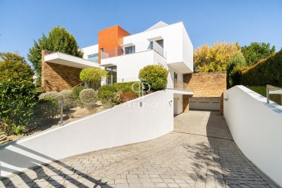 Immaculate 6 bedroom Villa for sale in Quinta da Beloura, Sintra, Central Portugal