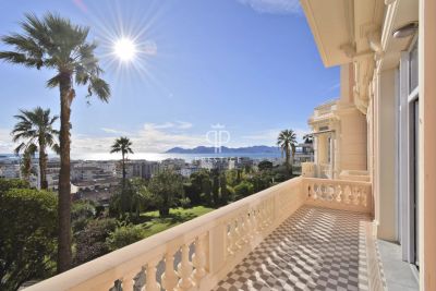 Spacious 3 bedroom Apartment for sale with panoramic and sea views in Californie, Cannes, Provence Alpes Cote d'Azur