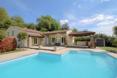 Bright 4 bedroom House for sale with panoramic and countryside views in Montauroux, Provence Alpes Cote d'Azur