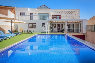 Income Producing 4 bedroom Villa for sale with countryside view in Felanitx, Mallorca