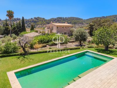 Stylish 5 bedroom House for sale with countryside and panoramic views in Selva, Mallorca