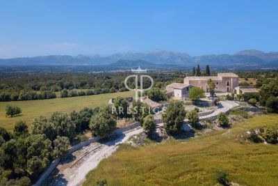 Character 5 bedroom Farmhouse for sale with countryside and panoramic views in Llubi, Mallorca