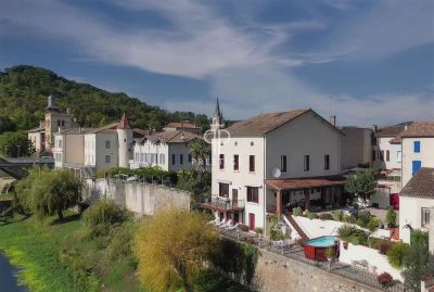 Renovated 5 bedroom House for sale with lake or river view in Castelmoron sur Lot, 