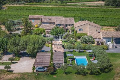 Immaculate 7 bedroom Farmhouse for sale in Menerbes, Provence Alpes Cote d'Azur