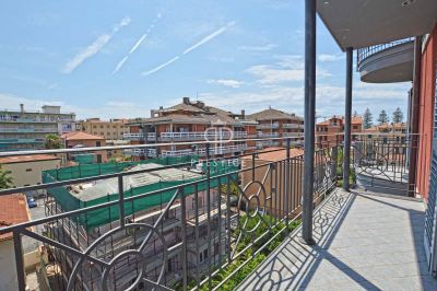 Beautiful 2 bedroom Apartment for sale in Bordighera, Liguria