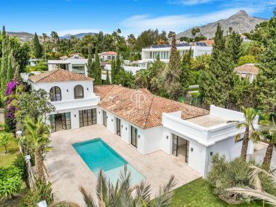 Stylish 6 bedroom Villa for sale in Puerto Banus, Andalucia