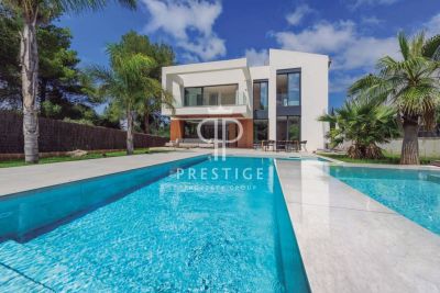 Bright 5 bedroom Villa for sale in Mal Pas Bon Aire, Alcudia, Mallorca