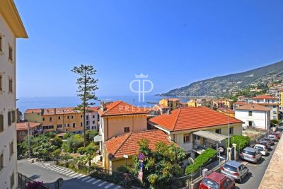 Authentic 2 bedroom Apartment for sale with sea view in Ospedaletti, Liguria