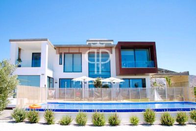 Immaculate 4 bedroom Villa for sale with sea view in Peyia, Paphos