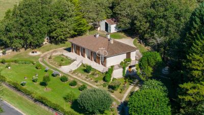Modern 4 bedroom House for sale with countryside view in Labastide Murat, Cahors, Occitanie