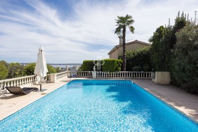 Spacious 3 bedroom Apartment for sale with sea view in Vallauris, Provence Alpes Cote d'Azur