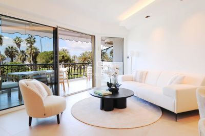 Frontline Apartment for sale with sea view in La Croisette, Cannes, Provence Alpes Cote d'Azur