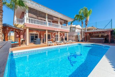 Stylish 5 bedroom House for sale with panoramic view in Busot, Valencia
