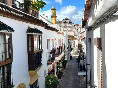 Modern 4 bedroom House for sale in Estepona, Andalucia