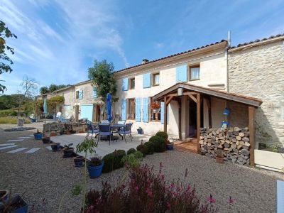6 bedroom Farmhouse for sale with Income Potential in Torxe, Nouvelle Aquitaine
