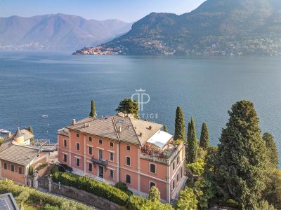 Lakeside 3 bedroom Apartment for sale with lake or river view in Moltrasio, Lombardy