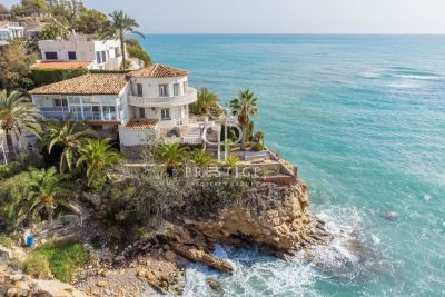 Waterfront 4 bedroom Villa for sale with sea view in El Campello, Valencia