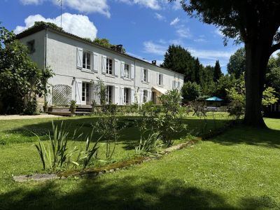 Character 4 bedroom House for sale with countryside view in Cognac, Nouvelle Aquitaine