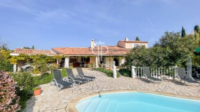 Spacious 4 bedroom Villa for sale with countryside view in Montauroux, Provence Alpes Cote d'Azur