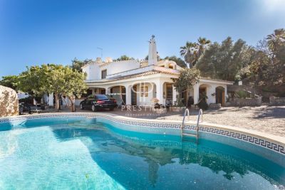 5 bedroom Villa for sale with panoramic view with Income Potential in Mexilhoeira Grande, Algarve