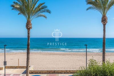 Beachfront 4 bedroom Apartment for sale with sea view in Muchavista, El Campello, Valencia