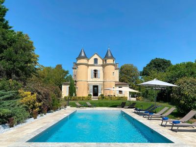 Character 5 bedroom Chateau for sale with panoramic and countryside views in Marmande, Nouvelle Aquitaine