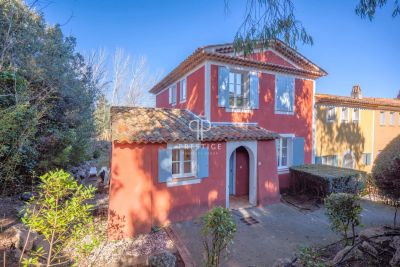 Gated 4 bedroom House for sale in Grimaud, Provence Alpes Cote d'Azur