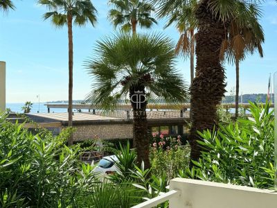 Beautiful 2 bedroom Apartment for sale with sea view in Cannes, Provence Alpes Cote d'Azur