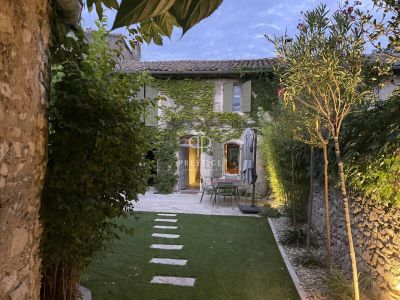 Authentic 3 bedroom Townhouse for sale in Eygalieres, Provence Alpes Cote d'Azur