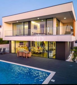 Immaculate 4 bedroom Villa for sale in Portimao, Algarve