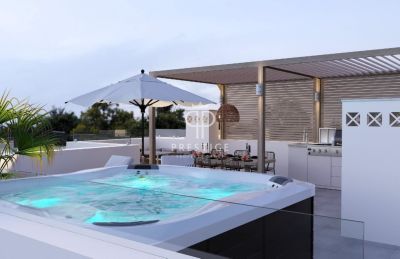 Beautiful 4 bedroom Apartment for sale with sea view in Armacao de Pera, Algarve