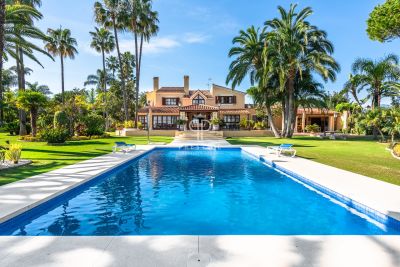 Wow factor 5 bedroom Villa for sale with sea and countryside views in Estepona, Andalucia