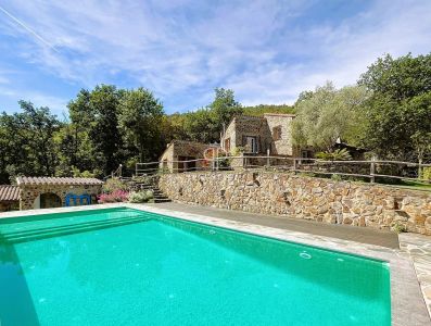 5 bedroom Farmhouse for sale with panoramic view with Income Potential in Taillet, Occitanie
