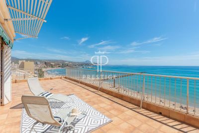 Beachfront 2 bedroom  Penthouse Apartment for sale with sea view in El Campello, Valencia