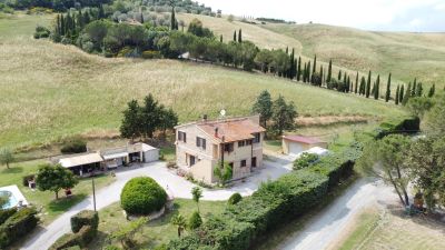 4 bedroom Farmhouse for sale with countryside and panoramic views with Income Potential in Volterra, Tuscany