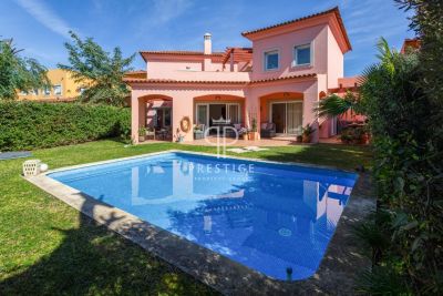 Spacious 3 bedroom Villa for sale in Vilamoura, Algarve