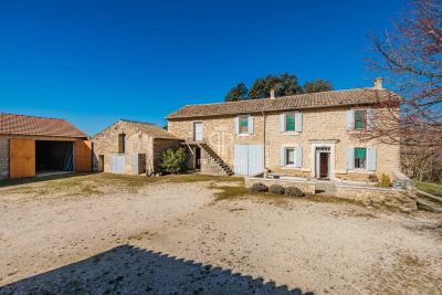 Authentic 3 bedroom Farmhouse for sale with countryside view in Gordes, Provence Alpes Cote d'Azur