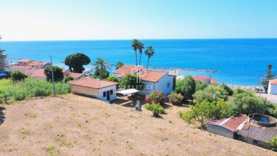 Authentic 4 bedroom Villa for sale with sea view in Santo Stefano al Mare, Liguria