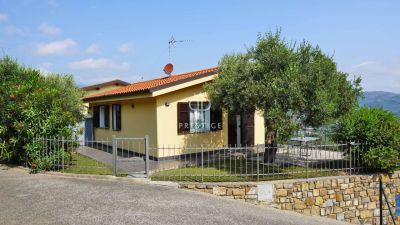 Authentic 2 bedroom Villa for sale with panoramic view in Poggi, Imperia, Liguria