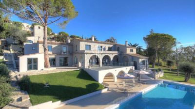 Spacious 4 bedroom Villa for sale with sea and panoramic views in Mougins, Provence Alpes Cote d'Azur