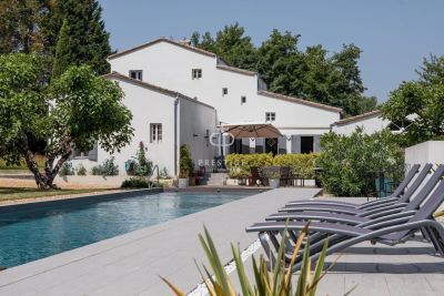 Spacious 5 bedroom Farmhouse for sale with countryside view in Saint Christoly de Blaye, Nouvelle Aquitaine