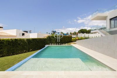 Stylish 3 bedroom Villa for sale in Quarteira, Algarve
