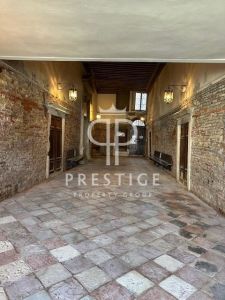 Waterfront Apartment for sale in Cannaregio, Venice, Veneto