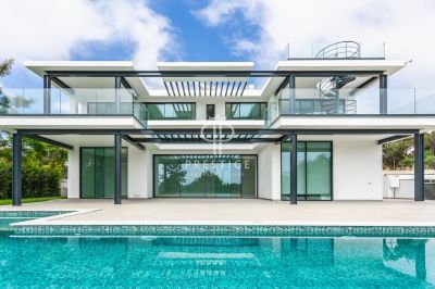 Modern 4 bedroom Villa for sale with panoramic and sea views in Albufeira, Algarve